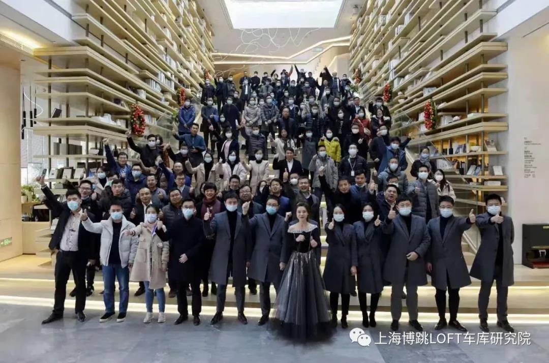 海北全国一百多人在华侨城汉口道6号参观研讨LOFT专利车库技术！